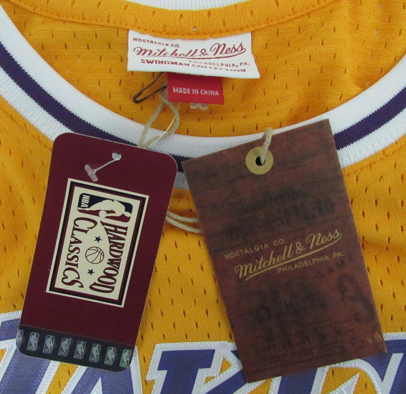 Shaquille O'Neal HOF Autographed Mitchell & Ness Jersey Lakers Beckett 176384