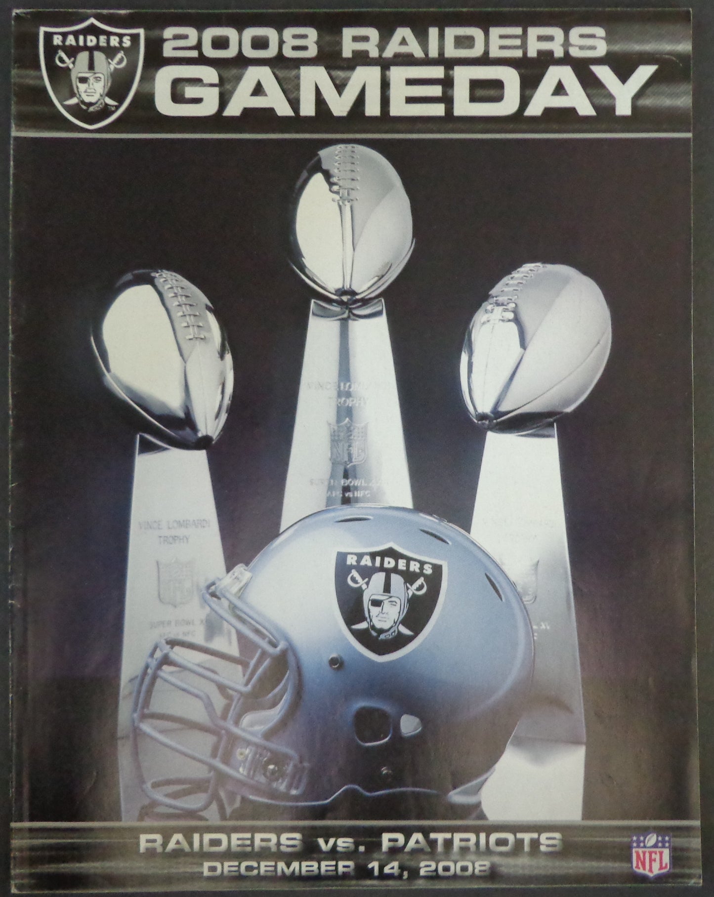 2008 12/20 Raiders vs. Patriots Football NFL Game Program Matt Cassel 179500