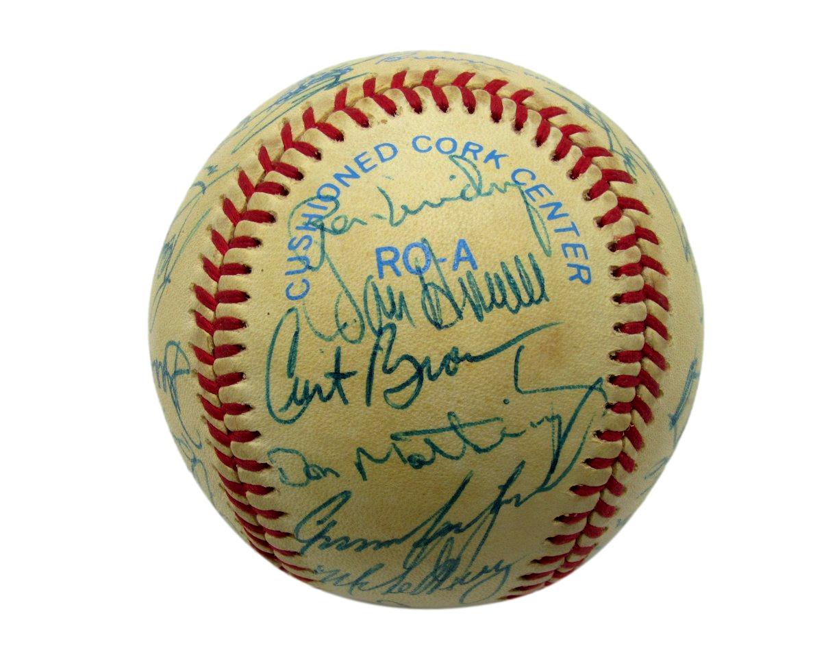 1984 Yankees OAL Team Signed Baseball (24) Mattingly (Rookie) Berra HOF 192208