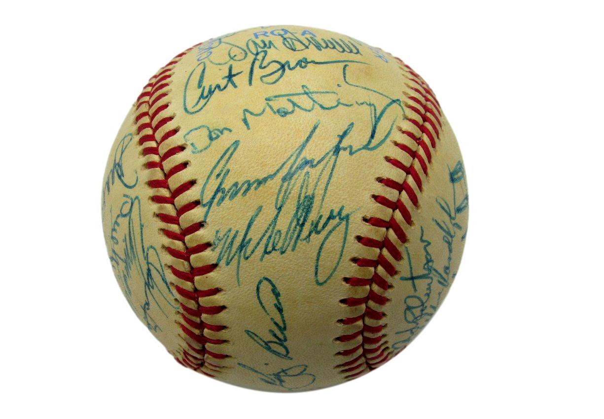 1984 Yankees OAL Team Signed Baseball (24) Mattingly (Rookie) Berra HOF 192208