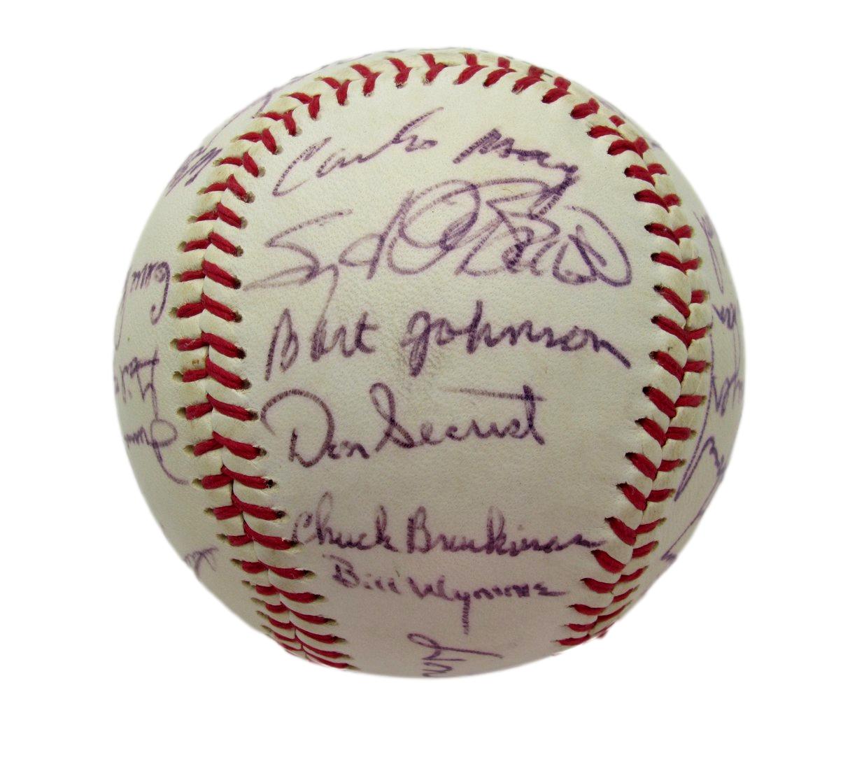1969 Chicago White Sox Team Signed Baseball (26) Luis Aparicio HOF 193597
