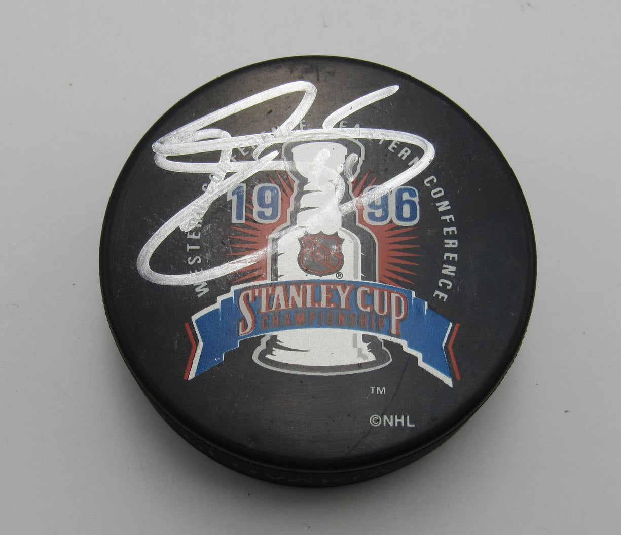 Joe Sakic HOF Signed 1996 Stanley Cup Championship Hockey Puck PSA 193981