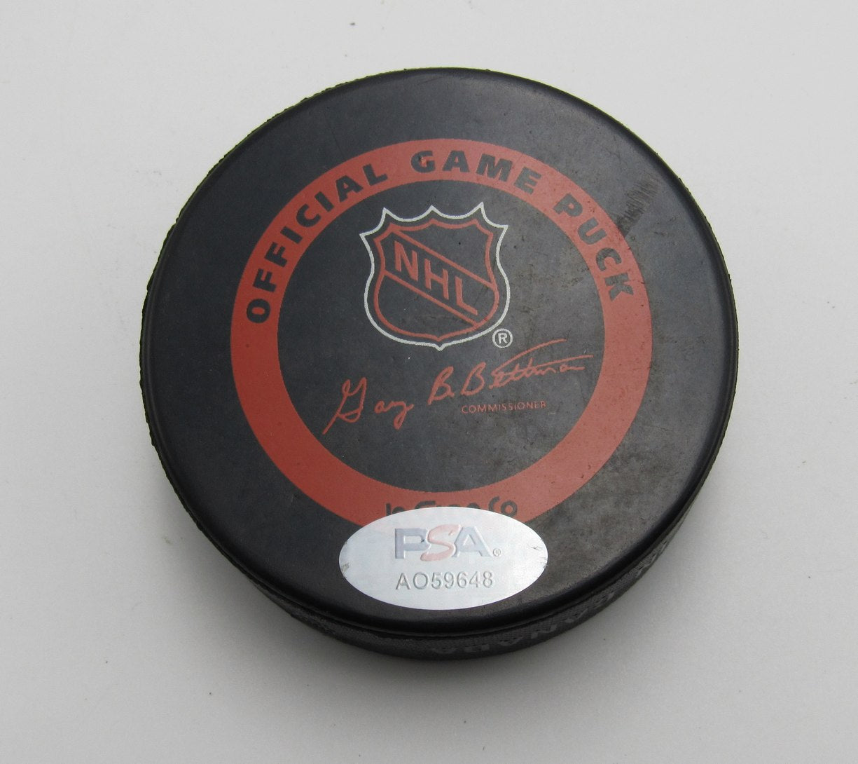 Gordie Howe HOF Signed Detroit Red Wings Official Game Hockey Puck PSA 193985