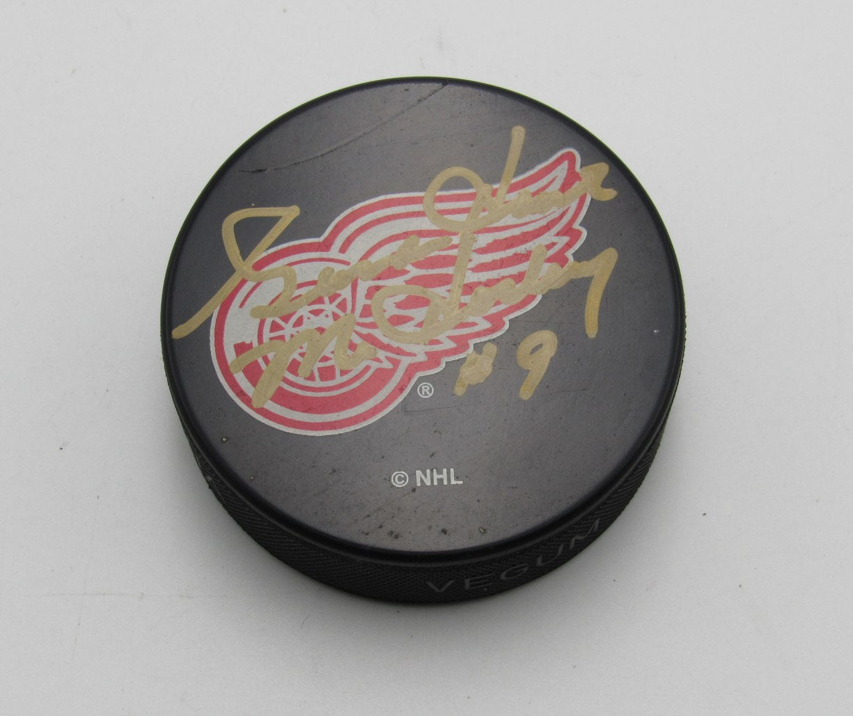 Gordie Howe HOF Signed/Autographed Detroit Red Wings Hockey Puck PSA 194245
