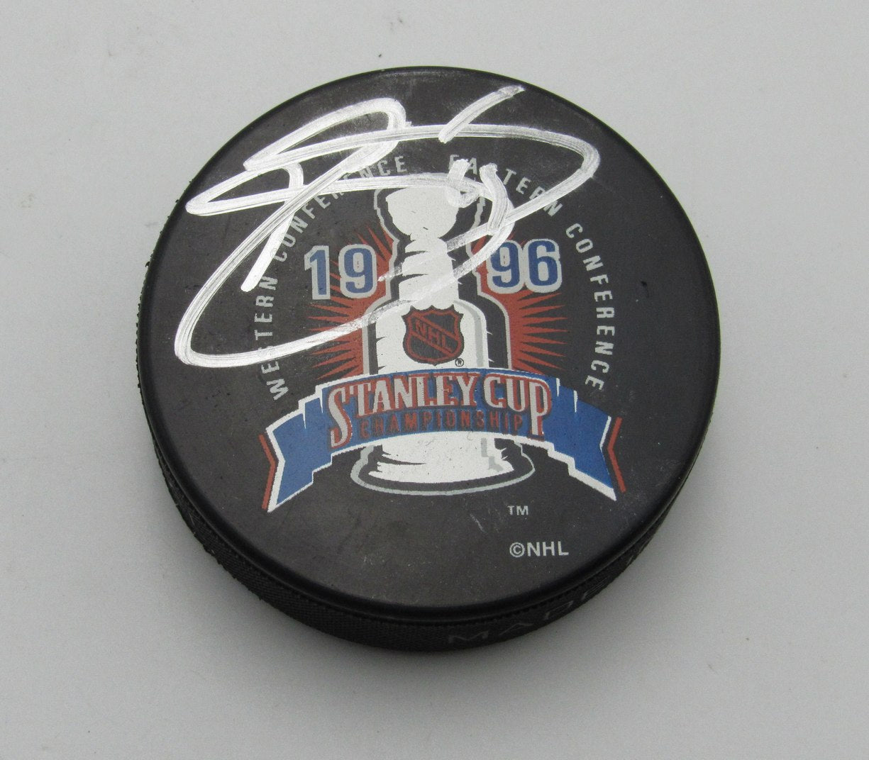Joe Sakic HOF Signed 1996 Stanley Cup Championship Hockey Puck PSA 194252