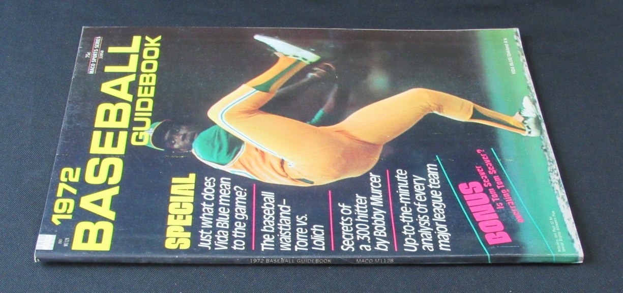 1972 Baseball Guidebook Magazine Vida Blue Oakland A's on Cover NO LABEL 184661