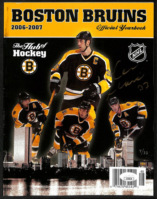 Zdeno Chara Boston Bruins  Signed 2006-07 Boston Bruins Yearbook JSA 197260