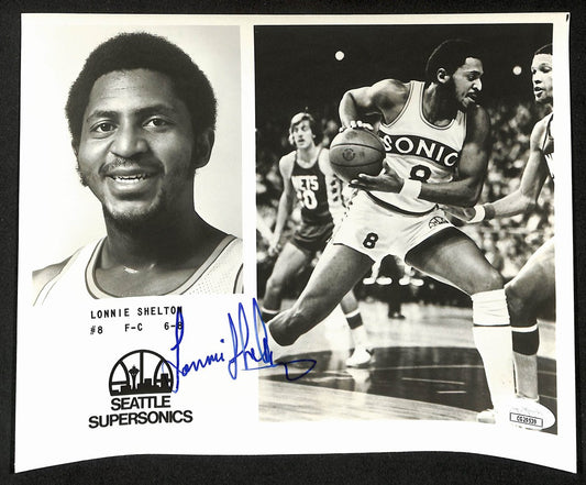 Lonnie Shelton Sonics d.2018 Signed/Auto 8x10 B/W Team Issued Photo JSA 197908