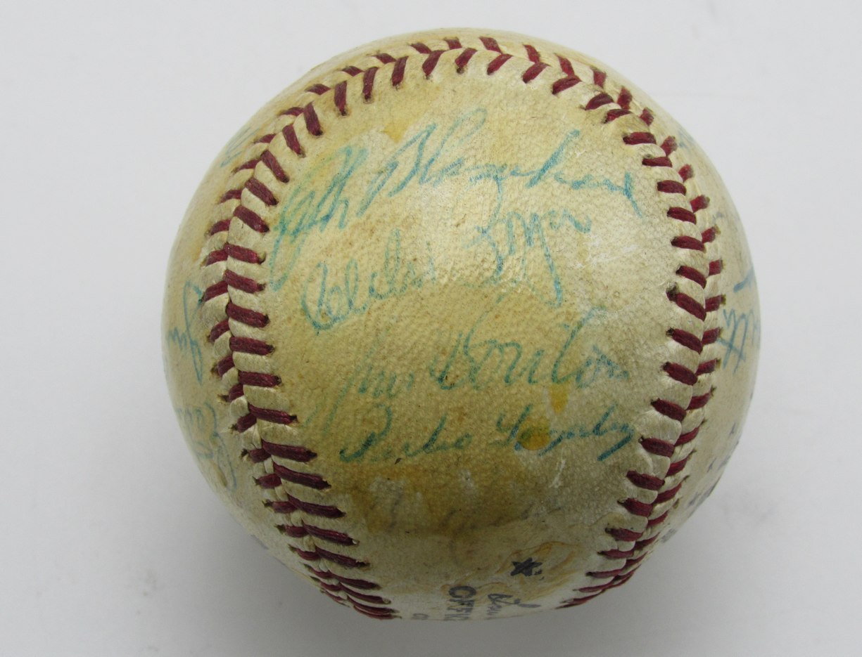 1964 Yankees Team Signed by 15 Official League Baseball Berra Rizzuto 196289