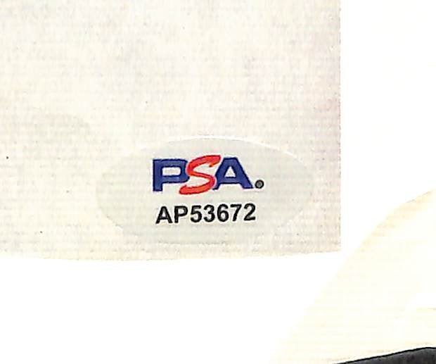 Bill Russell Celtics HOF 74 Signed 1969 Sports Illustrsted PSA/DNA