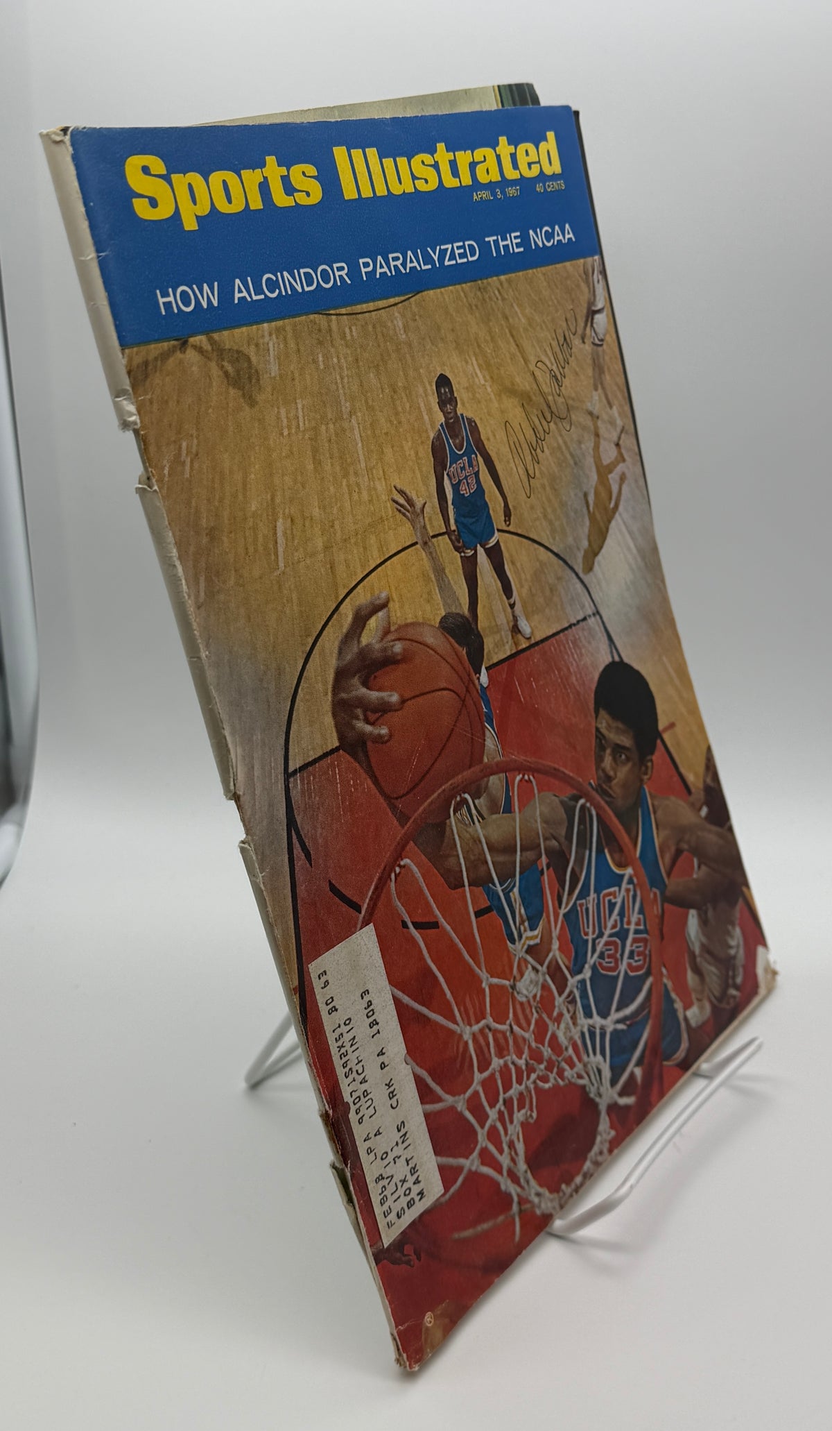 Kareem Abdul-Jabbar HOF Signed 1967 Sports Illustrated Magazine JSA 215113