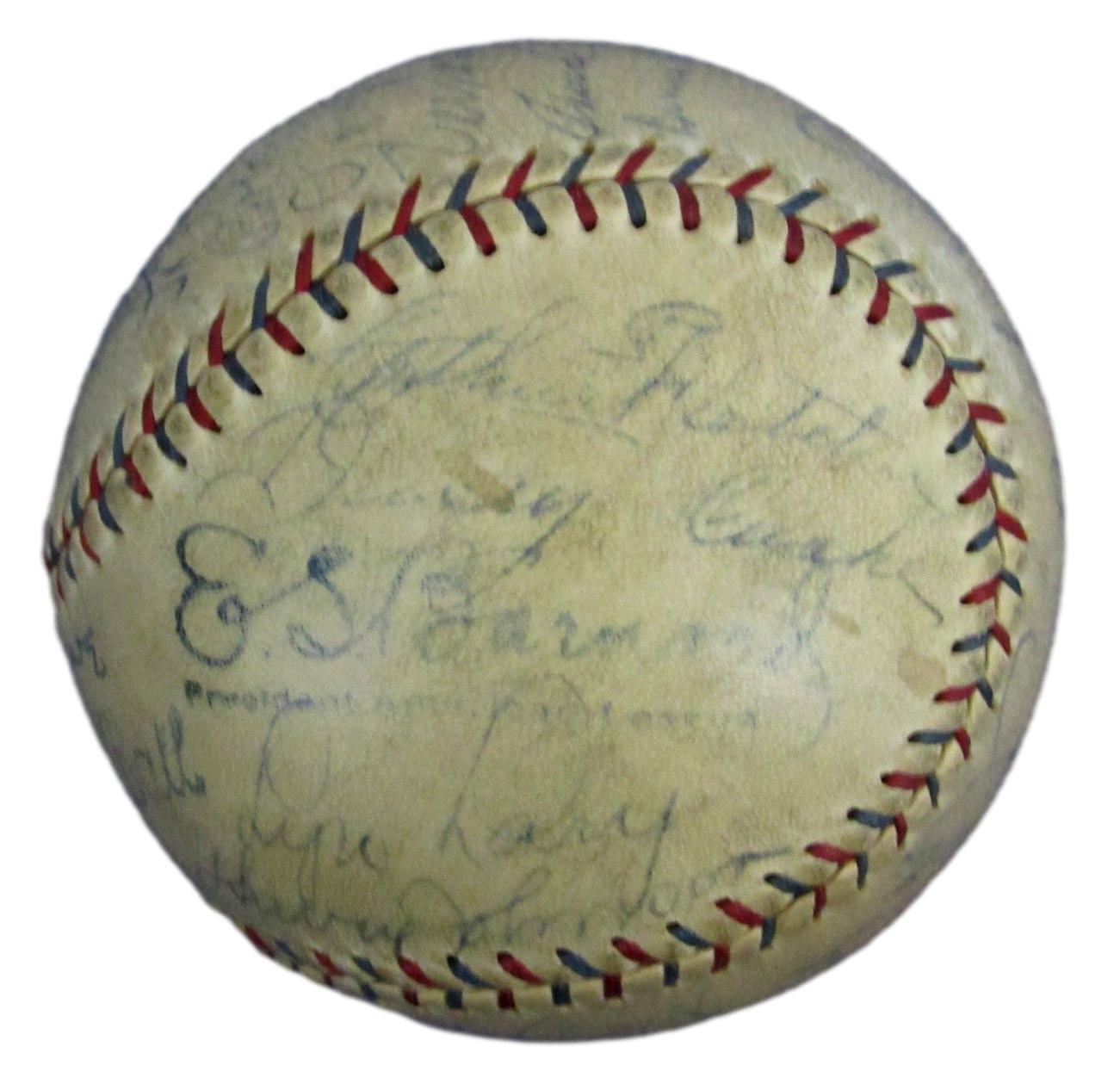 BABE RUTH / LOU GEHRIG Signed 1930 Yankees Team Baseball (27) JSA 175352