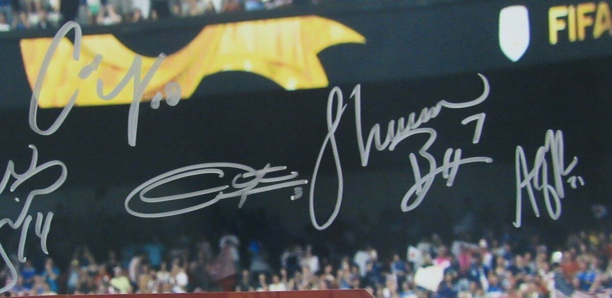 USA Womens Team 2015 World Cup Signed by 10 16x20 Lloyd ++ Photo TriStar 141355
