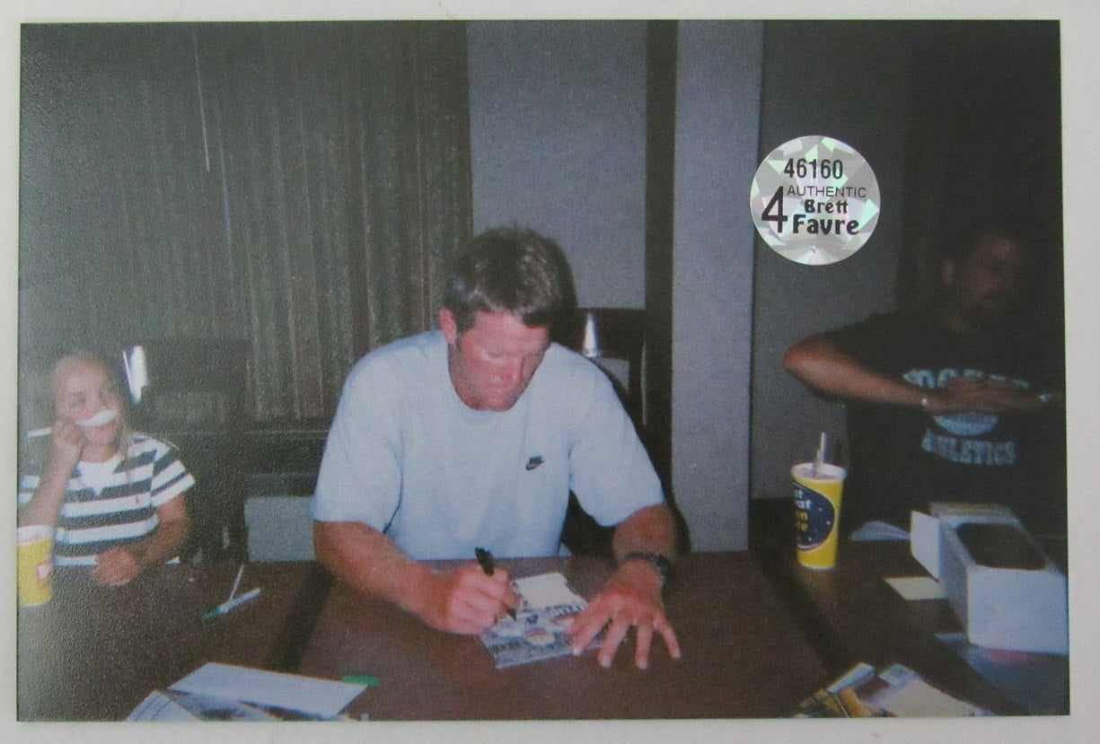 Brett Favre Signed/Auto 2002 Sports Illustrated Magazine NO LABEL JSA 190115