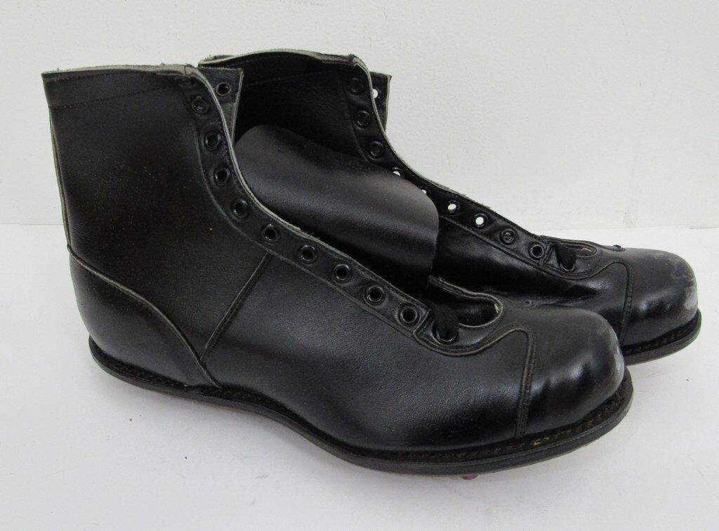 Pair of Vintage Brooks Black Football Cleats Size 5 NIB 182905