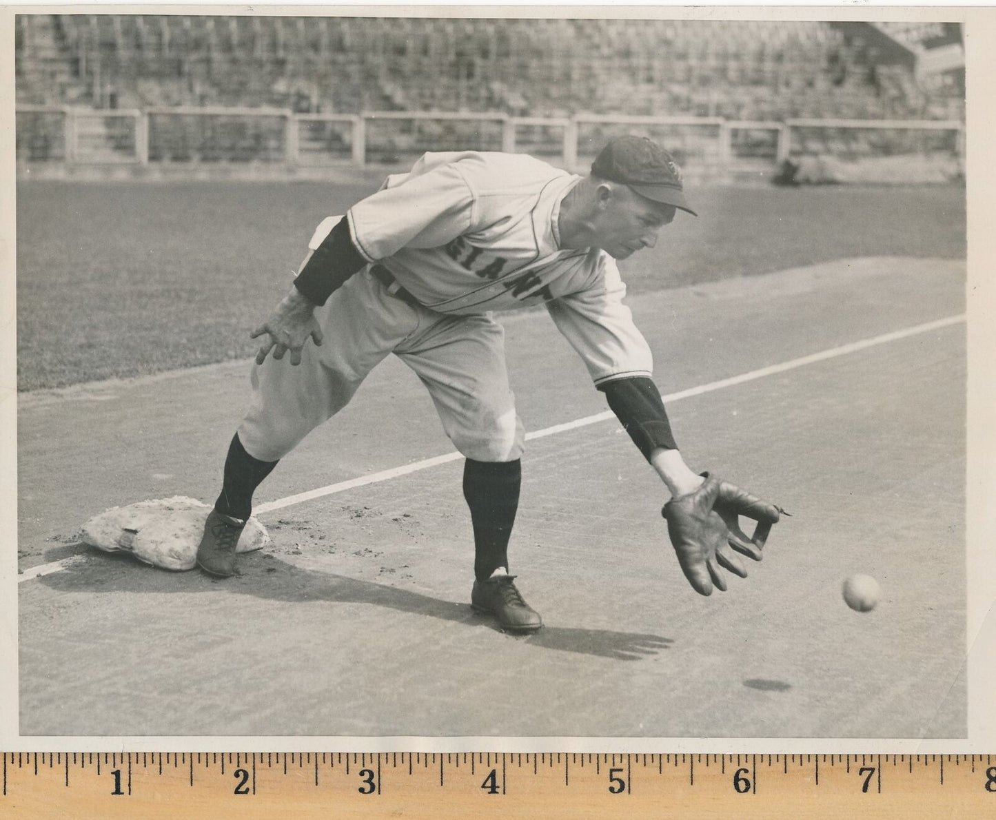 Chuck Dressen 6x8 B/W 1933 Press Wire Photo New York Giants