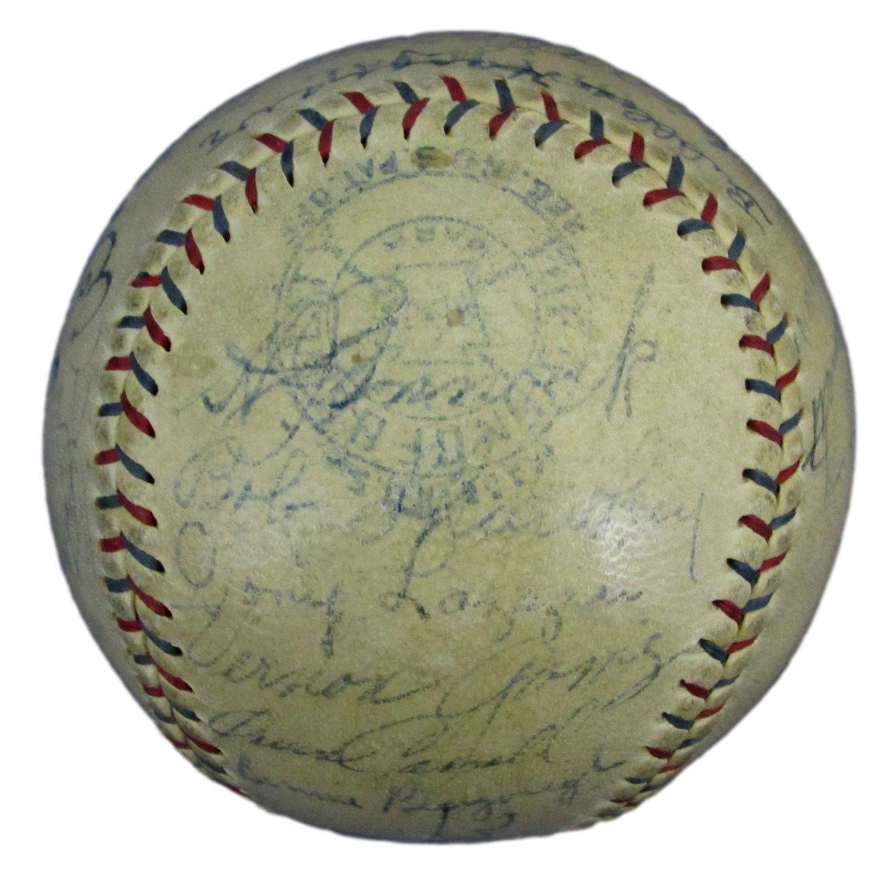 BABE RUTH / LOU GEHRIG Signed 1930 Yankees Team Baseball (27) JSA 175352