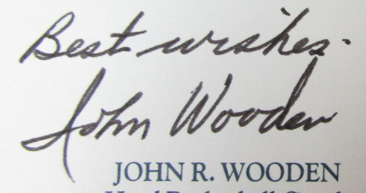 John Wooden UCLA Bruins Hand Signed 2x4 Coast Savings Business Card 145413