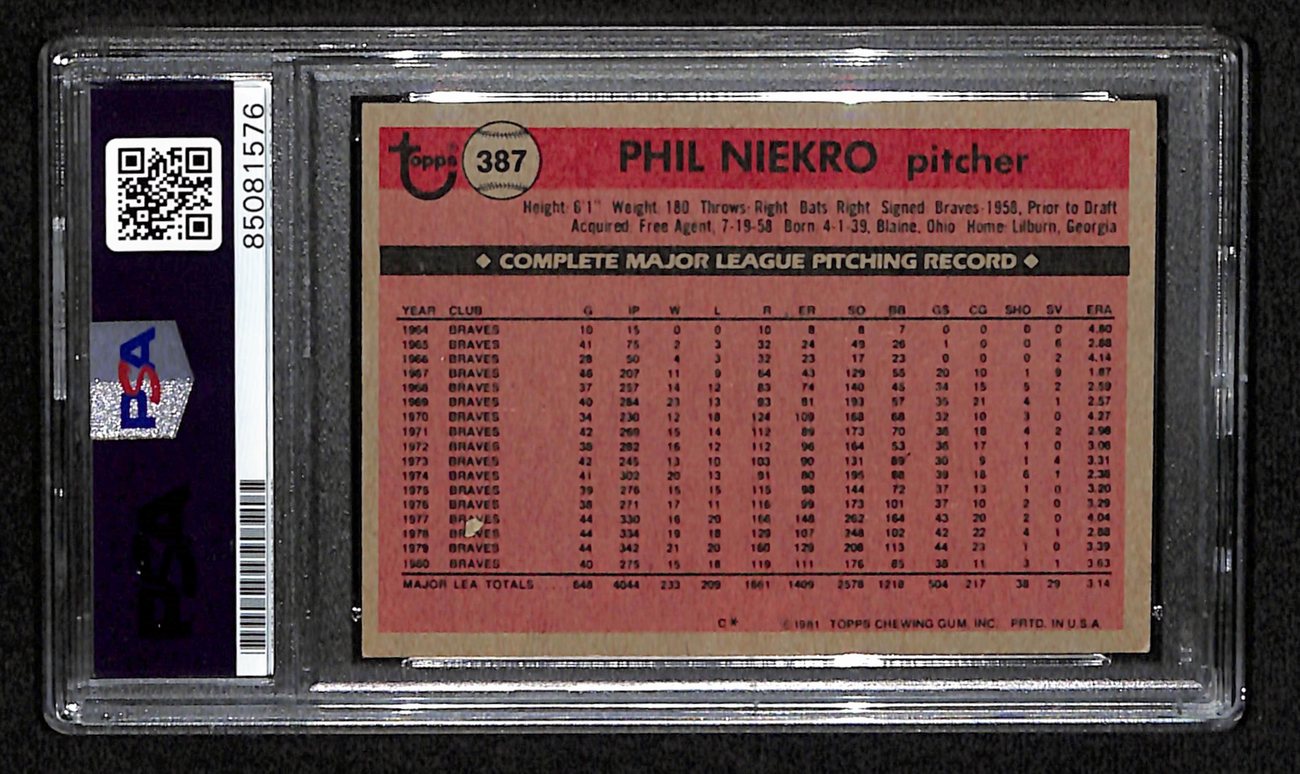 Phil Niekro HOF Signed 1981 Topps Card #387 Atlanta Braves PSA/DNA 184509