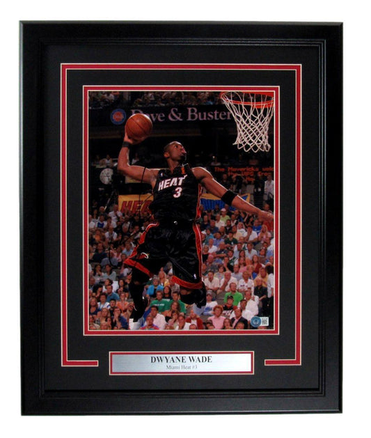 Dwyane Wade Autographed 11x14 Photo Miami Heat Framed Beckett