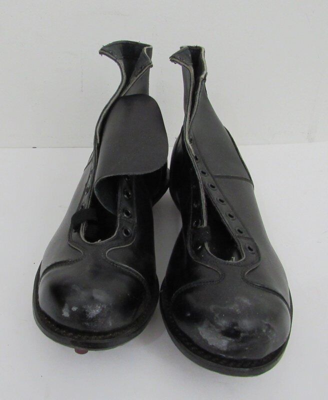 Pair of Vintage Brooks Black Football Cleats Size 5 NIB 182905