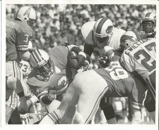 Earl Campbell Houston Oilers 8x10 B/W Unsigned Wire Photo 150310