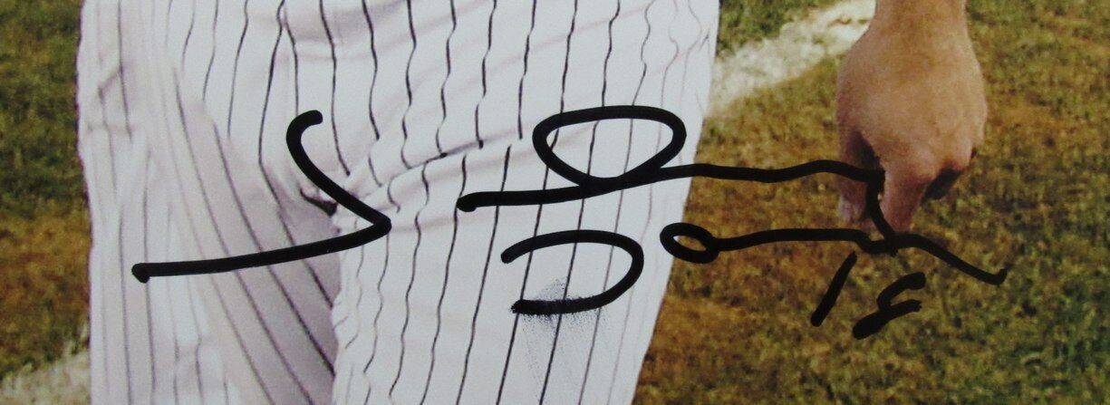 Johnny Damon Autographed 11x14 Baseball Photo New York Yankees Beckett