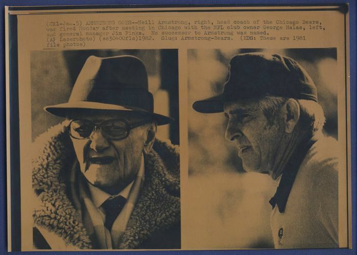 Neill Armstrong and George Halas Bears 1981 wire photo 112420