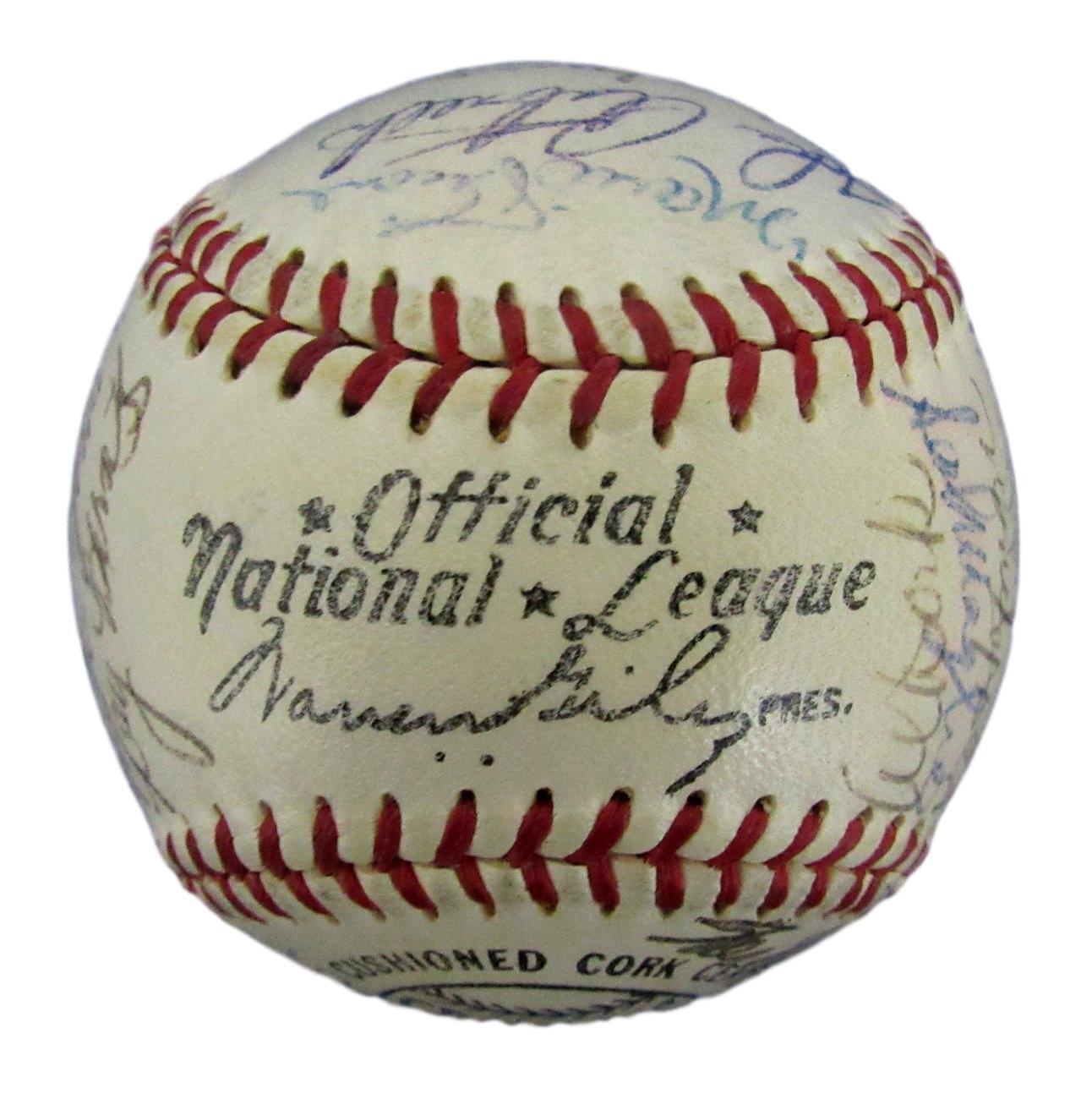 1954 World Series Champs Giants Team 32 Signed/ W. MAYS ONL Baseball JSA 149565