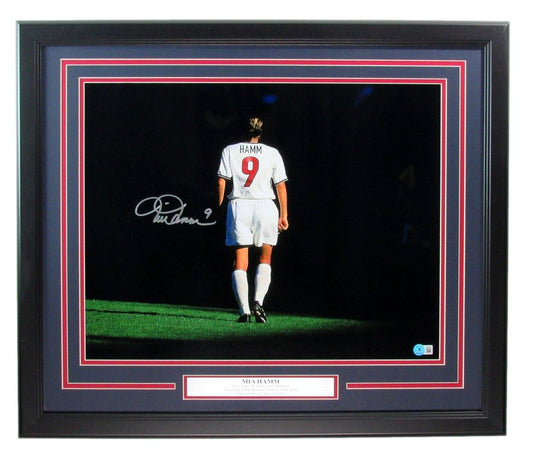 Mia Hamm US Women's Soccer Signed/Autographed 16x20 Photo Framed Beckett 188517