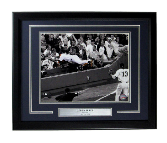 Derek Jeter HOF New York Yankees Unsigned 11x14 Photo Framed 165819