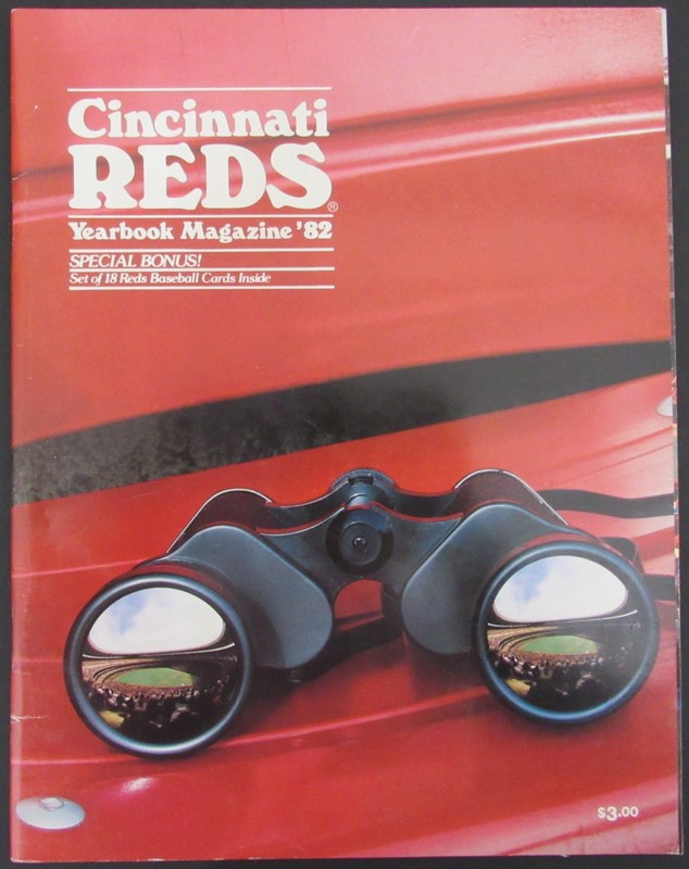 1982 Cincinnati Reds Yearbook with (18) Baseball Cards Inside 181438