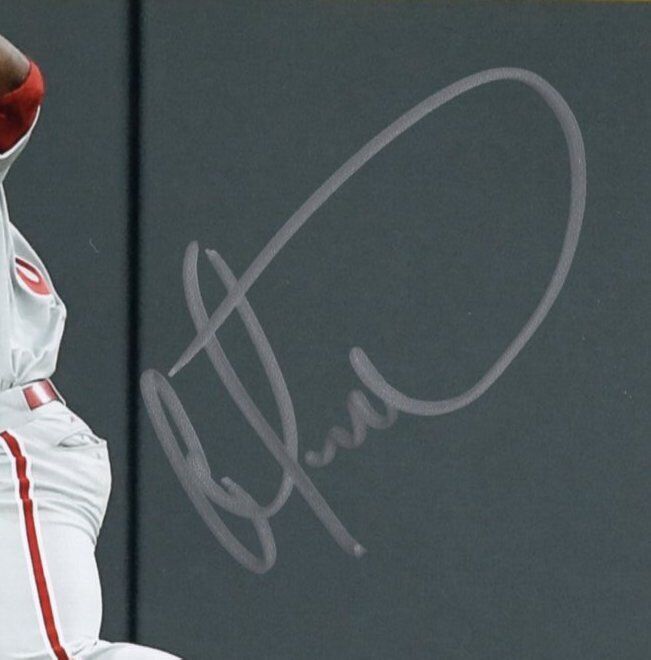 Odubel Herrera  Phillies Jump Catch Signed in Silver  8x10 Photo JSA 136498