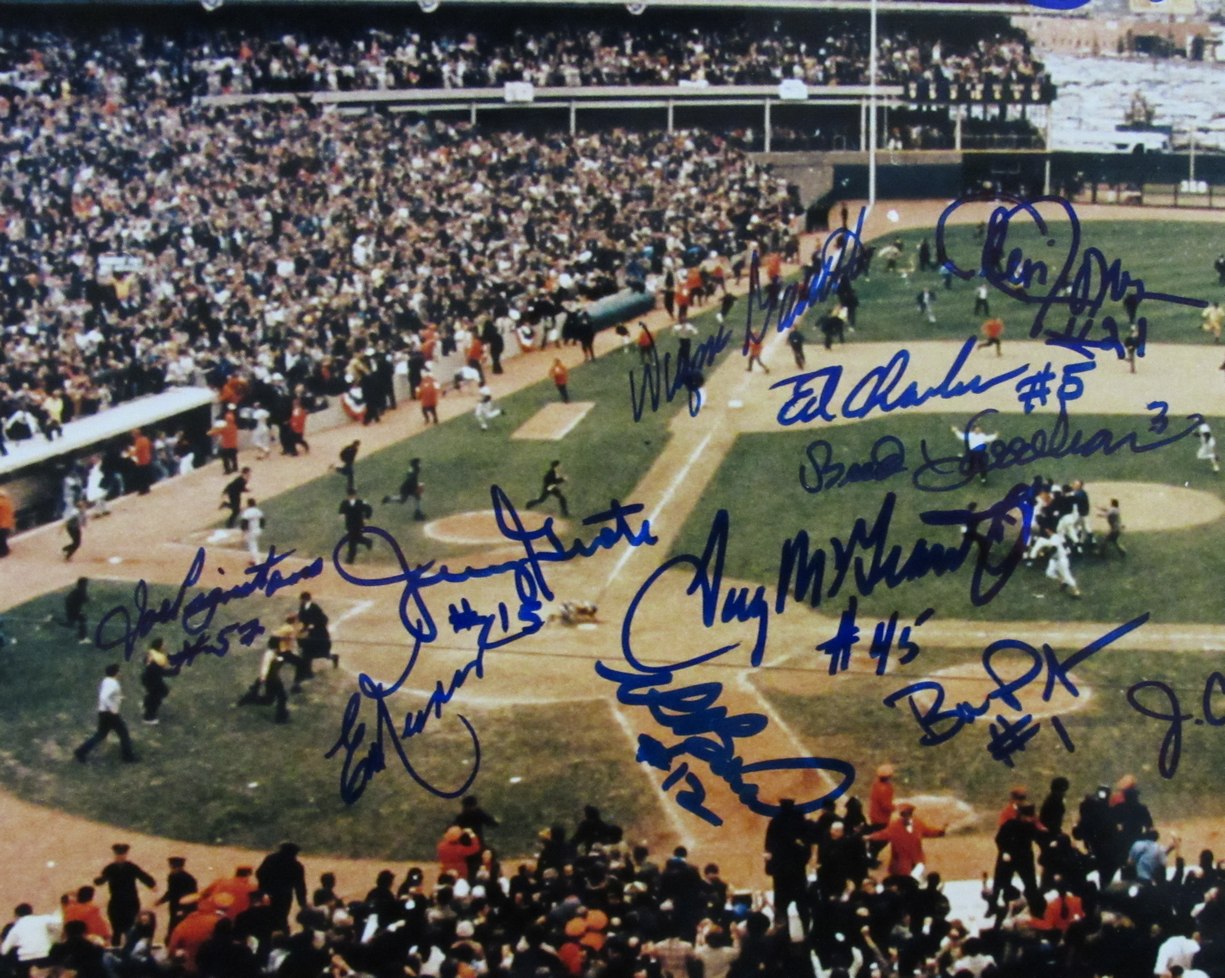 1969 Mets Team Signed (25) 11x14 Photo WS Champions Ryan (HOF) McGraw 187331