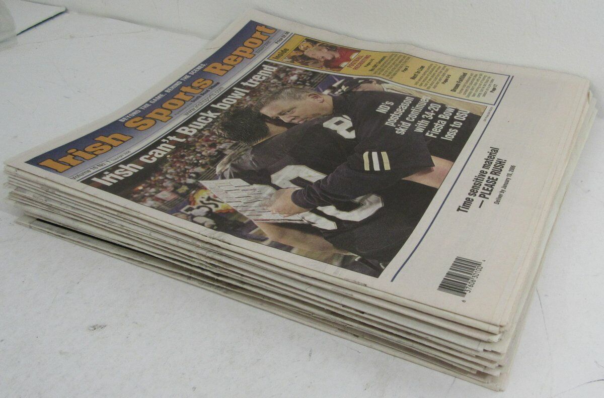 Lot of 21 2006 Notre Dame Irish Sports Report Magazines 148727