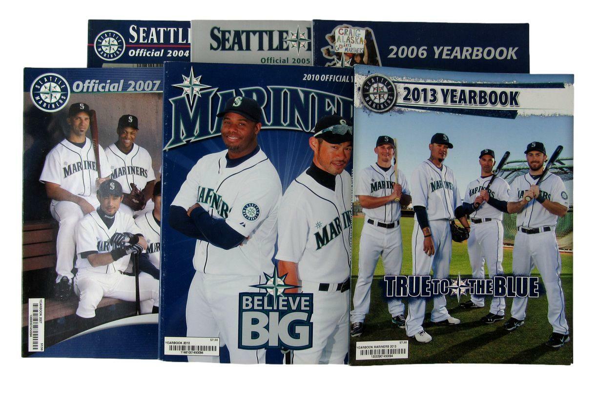 Lot of 6 Seattle Mariners Official Yearbooks (2004-07, 2010,2013) 160877