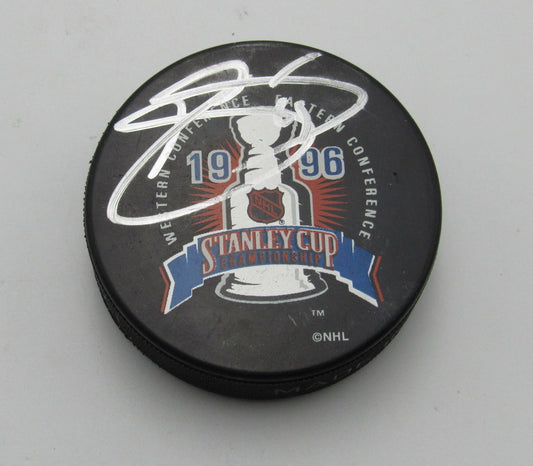 Joe Sakic HOF Signed 1996 Stanley Cup Championship Hockey Puck PSA 194252