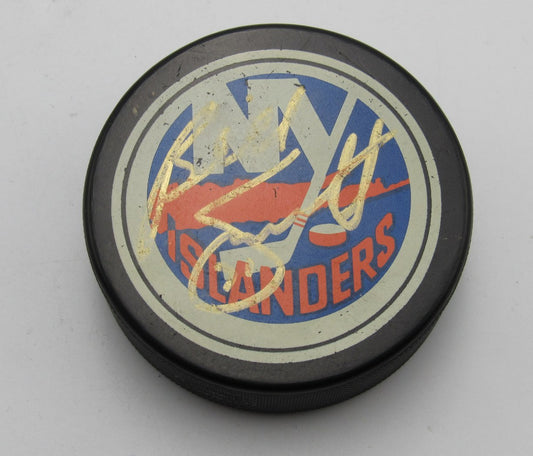 Billy Smith HOF Signed Official Game Hockey Puck New York Islanders PSA 194268