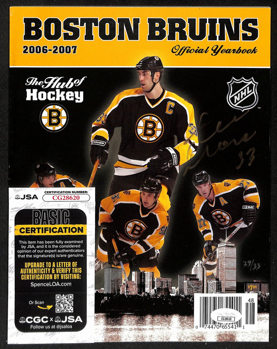Zdeno Chara Boston Bruins  Signed 2006-07 Boston Bruins Yearbook JSA 197259