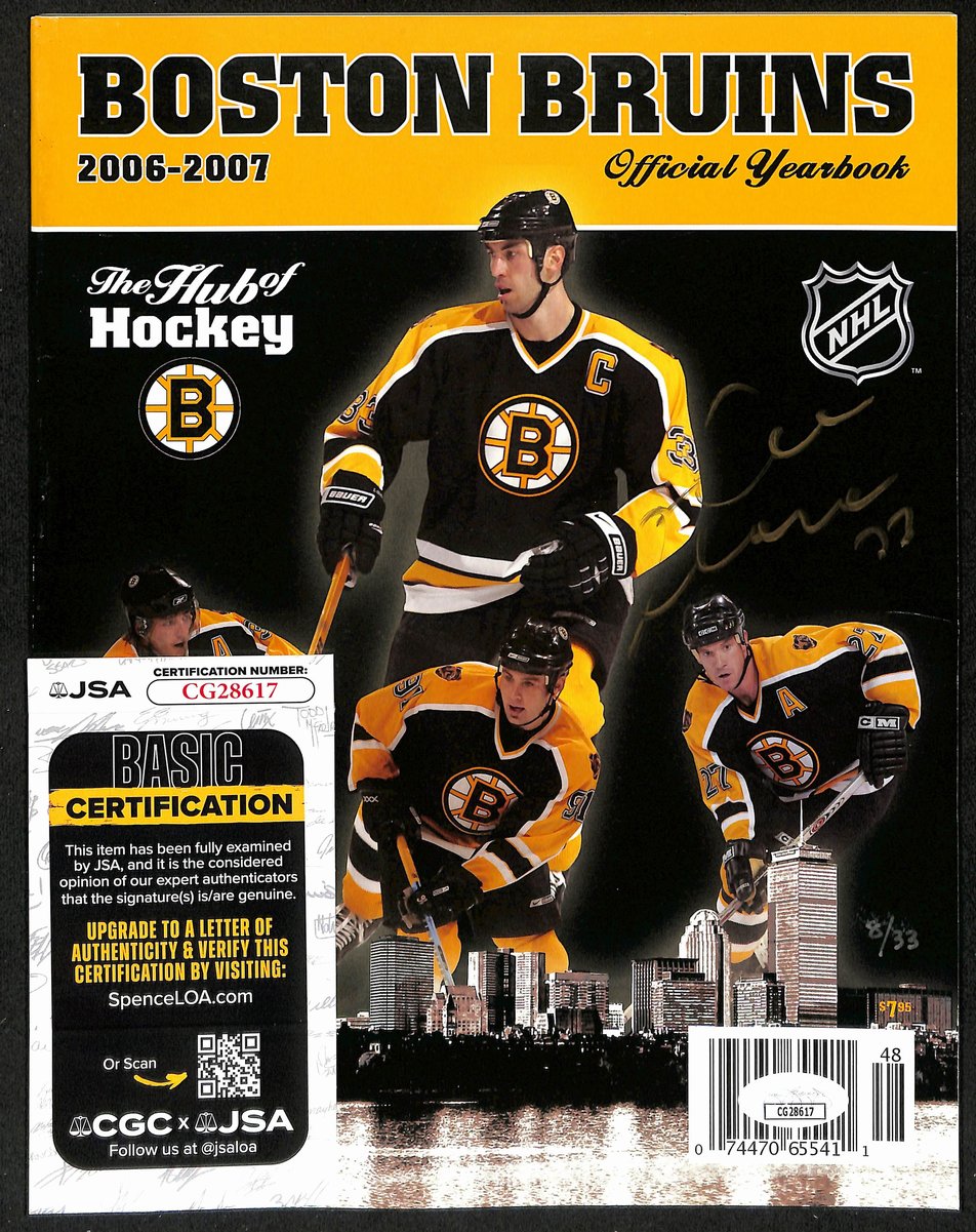 Zdeno Chara Boston Bruins  Signed 2006-07 Boston Bruins Yearbook JSA 197261
