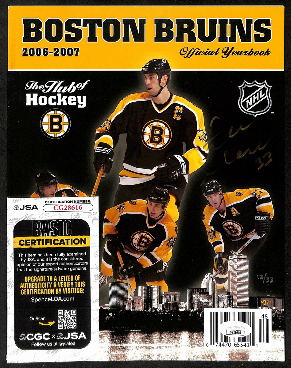 Zdeno Chara Boston Bruins  Signed 2006-07 Boston Bruins Yearbook JSA 197262