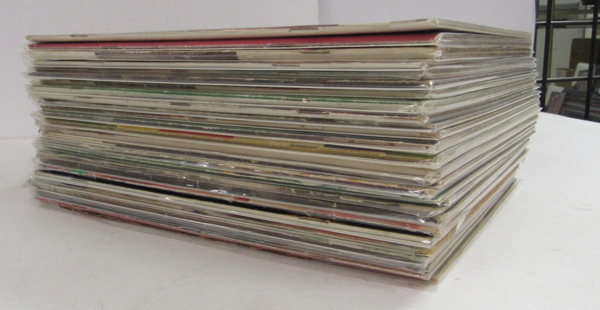 Lot of (27) 1969 Sports Illustrated Magazines Maravich/Rose/Chiefs Cover 197974