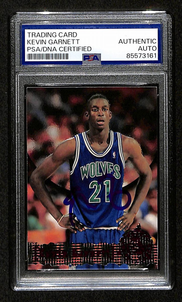 Kevin Garnett HOF Signed/Auto On Card 1995-96 TOPPS RC Card #343 PSA/DNA 198728