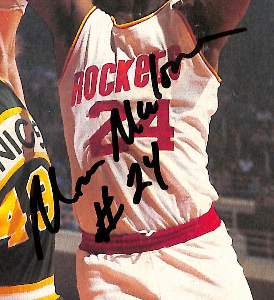 Moses Malone HOF Signed 1982 Sports Illustrated Magazine NO LABEL PSA/DNA 206176