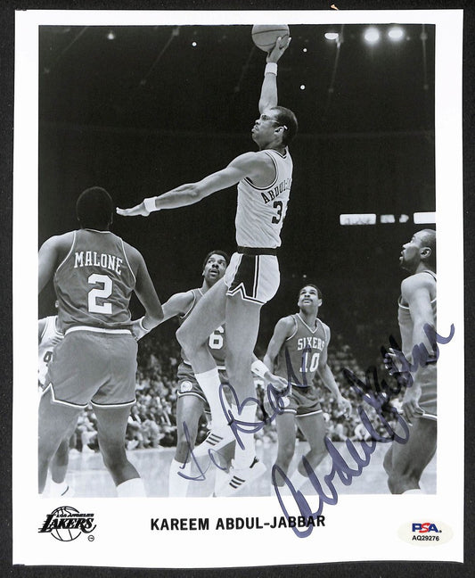 Kareem Abdul-Jabbar HOF Signed/Auto 8x10 Lakers Team Photo PSA/DNA 205935