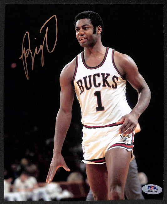 Oscar Robertson HOF Signed/Auto 8x10 Photo Milwaukee Bucks PSA/DNA 205944