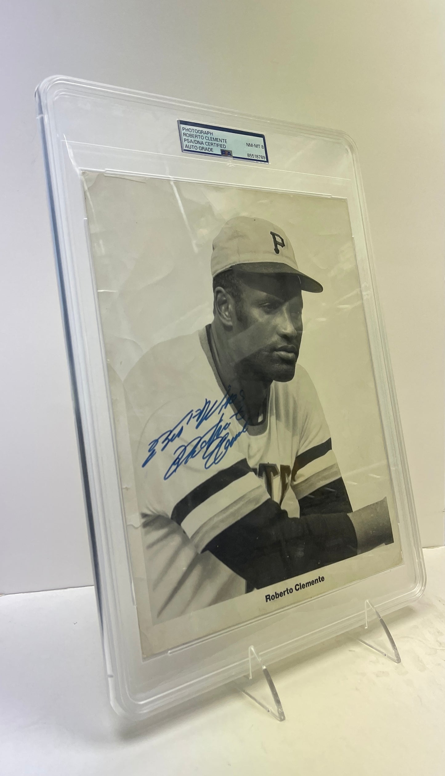 Roberto Clemente HOF Signed/Auto 8x10 Photo Pirates PSA/DNA NM-MT 8  206085