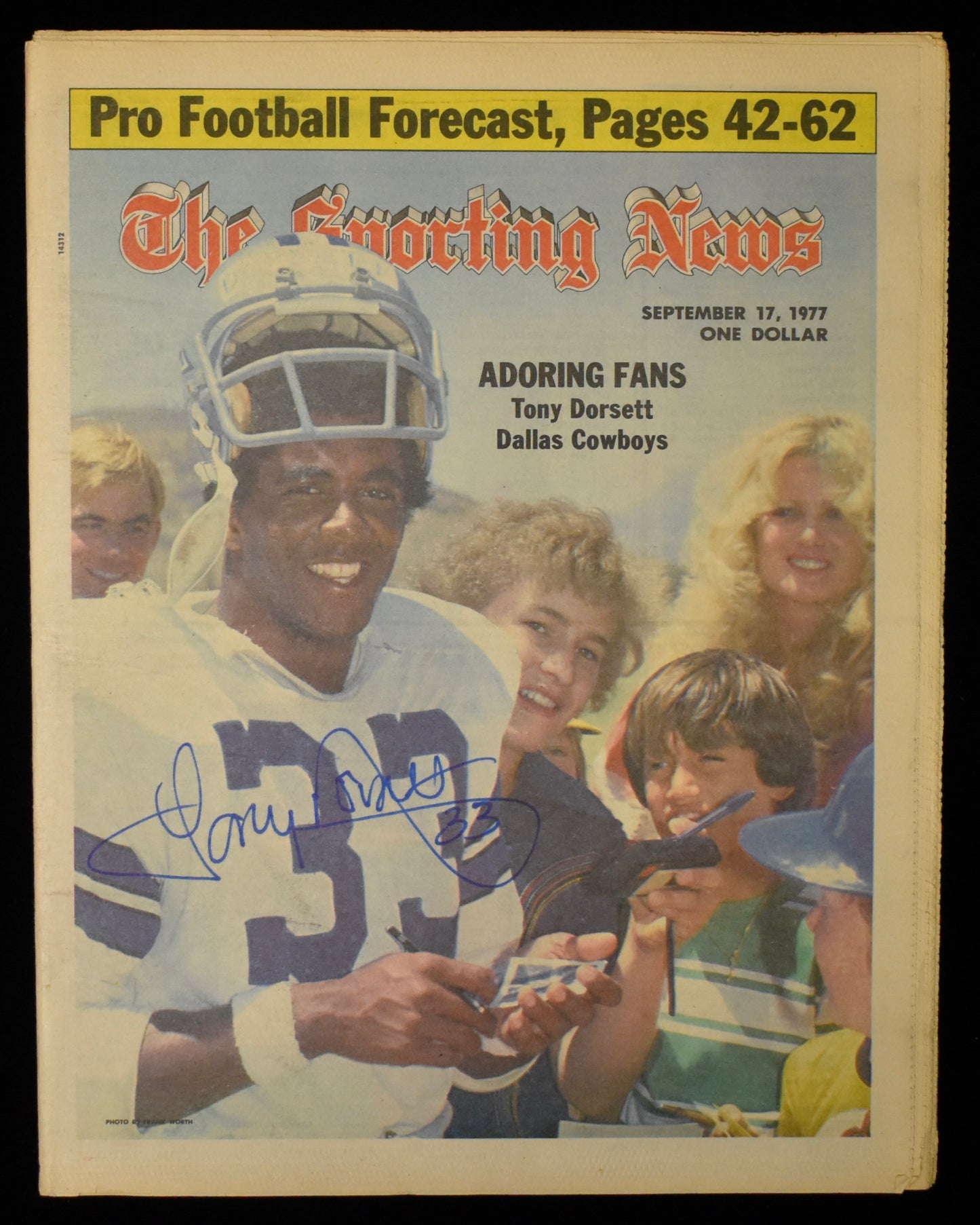 Tony Dorsett HOF Signed 1977 The Sporting News Cowboys JSA 208608