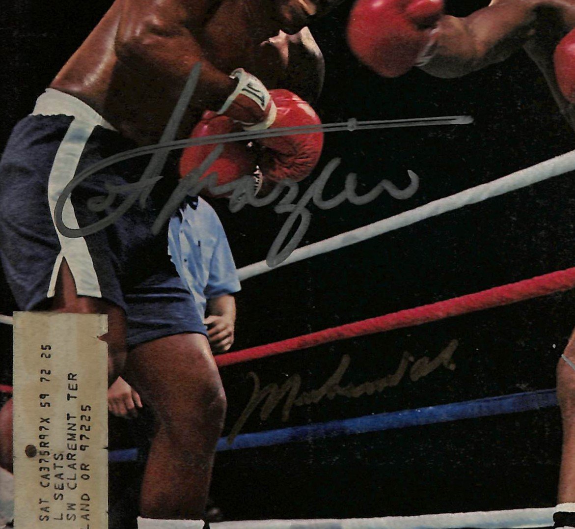 Muhammad Ali & Joe Frazier 1975 Sports Illustrated Magazine Signed PSA  BA209459