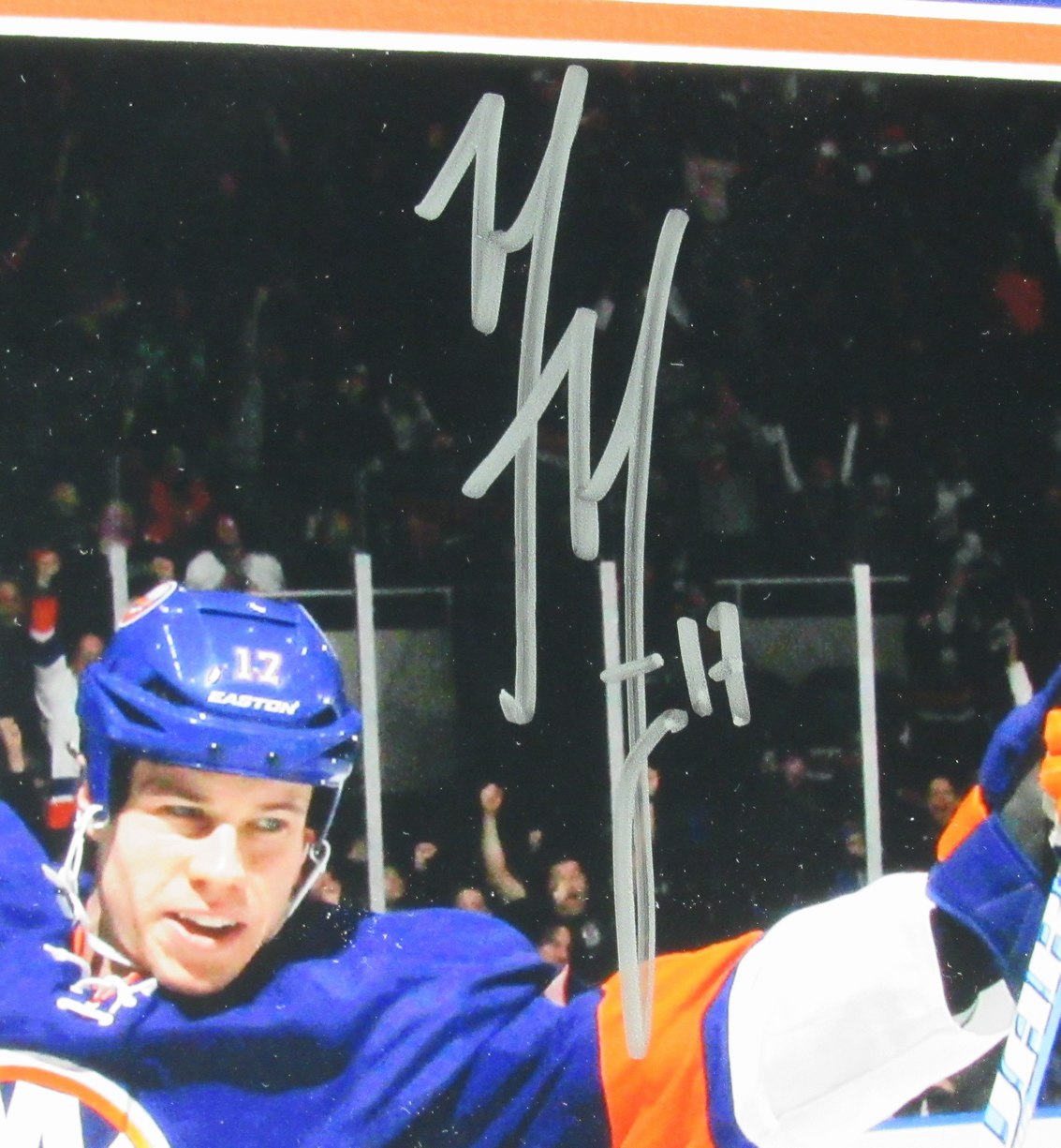 Matt Martin New York Islanders Signed /Auto 8x10  Framed Photo Steiner IXL14